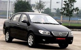 Ôtô con biển tỉnh sắp "đè bẹp" xe đại gia Hà Nội