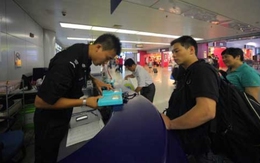 Quý ông Hàn Quốc bị chặn ở sân bay vì… làm đẹp