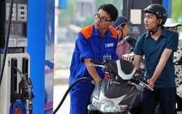 Giá xăng chính thức tăng 900 đồng/lít