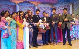Nghệ sĩ Kpop nhận giải thưởng từ Bộ trưởng Bộ Ngoại Giao Việt Nam