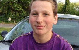 Hoảng hồn phát hiện ngón tay đứt lìa trong bánh xăng-uých