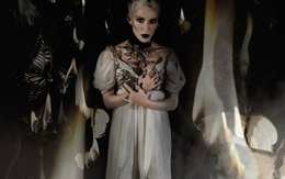 Tủ đồ 15 tỷ của "Nữ quái thời trang" 