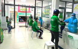 Grab phát bộ xét nghiệm Covid-19 miễn phí cho các đối tác tài xế TP.HCM