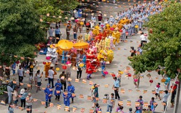 Phật tử và du khách tấp nập đến Tây Ninh tham dự Lễ vía Bà Linh Sơn Thánh Mẫu