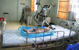 Ghen tuông, chồng hờ tưới xăng đốt ba mẹ con