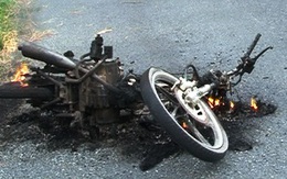 Thêm ô tô, xe máy bị thiêu rụi toàn bộ