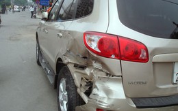 Bé 5 tuổi đứng trong cây xăng bị ô tô cán chết