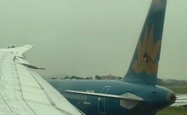 VIDEO: Hai máy bay va chạm tại sân bay Nội Bài
