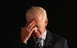 Ông Biden hứng chỉ trích từ chính thành viên chủ chốt của đảng Dân chủ