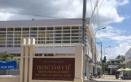 Giám đốc Trung tâm Y tế TP. Phan Thiết chỉ đạo chẩn đoán bệnh nhẹ thành nặng