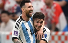 Julian Alvarez: Từ fan nhí thành đối tác tỏa sáng cùng Messi