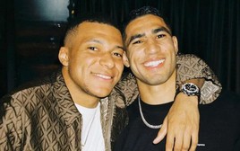 Tình bạn Mbappe và Hakimi: Thân như người yêu, 'tương tàn' vì màu cờ sắc áo