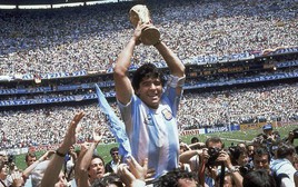 Chuyện kỳ lạ về viên chức trốn việc tới chung kết World Cup, ‘bất tử’ cùng Maradona và mơ cõng Messi