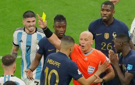 Trọng tài làm nhiệm vụ ở chung kết World Cup: 'Ngồi nhà phán thì dễ lắm!'