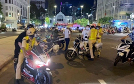 Phát hiện hàng chục xe máy nghi “độ chế” ở phố đi bộ Nguyễn Huệ