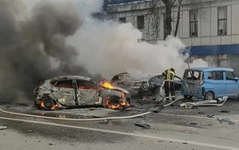 Ukraine đổi chiến thuật, hỏa lực liên tiếp trút xuống Crimea và lãnh thổ Nga