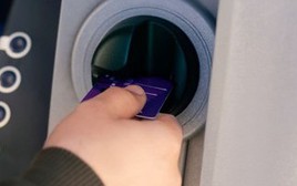 Tài khoản bỗng “bốc hơi” gần 250 triệu đồng sau 1 lần rút tiền tại ATM