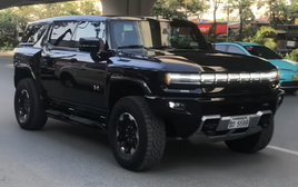 Bắt gặp GMC Hummer chạy điện trên đường phố Hà Nội, giá không dưới 3 tỷ đồng, biển số là thứ đáng chú ý