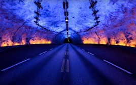 Có một hầm đường bộ dài nhất thế giới ở Na Uy, sở hữu hệ thống ánh sáng mê hoặc