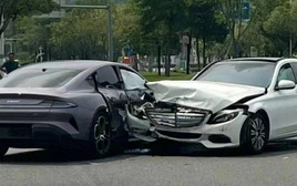 Xiaomi SU7 gặp tai nạn đầu tiên với Mercedes: Xe Trung Quốc được dịp "đọ độ cứng" với xe Đức