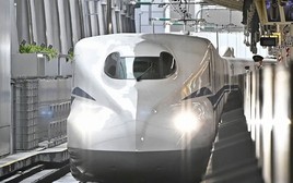 Nhật Bản: Hy hữu rắn làm tàu cao tốc chậm 17 phút