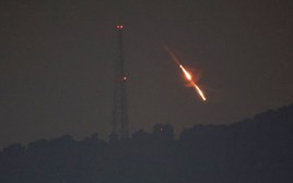 Israel tấn công trả đũa - Iran lập tức phóng hỏa đáp trả