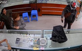 Nữ chủ tiệm vàng ở Phú Thọ kể lại giây phút đối mặt kẻ cướp cầm dùi cui
