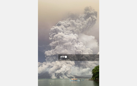 Núi lửa Ruang ở Indonesia phun trào, hơn 12.000 người phải sơ tán