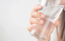 4 triệu chứng sau khi uống nước là "lời cầu cứu" từ thận của bạn