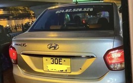 Hai khách Tây tố bị tài xế taxi 'chặt chém' 500.000 đồng quãng đường 100m