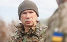 Tình hình căng thẳng, Tổng tư lệnh quân đội Ukraine ra chiến trường