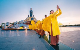 Nhiều hoạt động ý nghĩa mừng ngày Phật đản tại núi Bà Đen, Tây Ninh