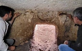 Bí ẩn cổ mộ 2.000 năm bên đường, có đôi "bò thần" trấn giữ