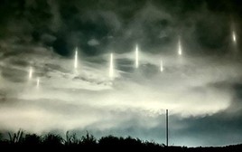 9 cột sáng trên bầu trời Nhật Bản được đồn đoán là dấu hiệu của người ngoài hành tinh: Sự thật khiến nhiều người "ngã ngửa"