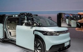 Xe điện Trung Quốc ngày càng cải tiến: Thông minh như robot, đầu tư mạnh tính năng tự hành, pin ngày càng nhỏ và sạc siêu nhanh