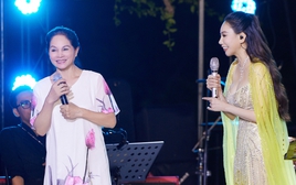 Nữ đại tá, NSND "khét tiếng" giới nghệ sĩ: "Hồ Quỳnh Hương bảo tôi, em hát như đếm tiền ấy mà"