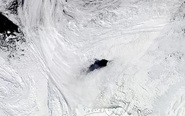 Hố băng bí ẩn ở Nam Cực có kích thước bằng cả Thụy Sĩ liên tục nứt ra không rõ lý do: Các nhà khoa học cuối cùng cũng tìm ra câu trả lời