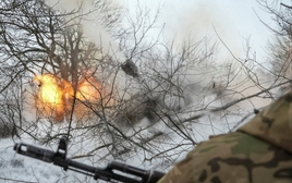Ukraine tìm cách đánh lạc hướng Nga khỏi pháo đài phòng thủ miền Đông