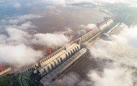 Không phải Vạn lý trường thành, Trung Quốc còn sở hữu một siêu công trình có thể nhìn thấy bằng mắt thường từ không gian, kiếm về hàng tỷ USD/năm chỉ là “phụ”