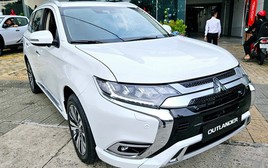 Giá Mitsubishi Outlander có 'đáy' mới: Bản tiêu chuẩn giảm còn 730 triệu, rẻ ngang Yaris Cross và Seltos