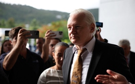 Người sáng lập WikiLeaks Julian Assange được trả tự do về Australia