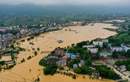 Siêu đô thị của Trung Quốc ngập trong mưa lớn: Thiệt hại gần 300 tỷ đồng, 'căng như dây đàn' khi Đập Tam Hiệp chuẩn bị xả lũ với lượng nước 43.000 m3/s