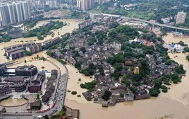 Trung Quốc cảnh báo màu vàng về nắng nóng và mưa lũ