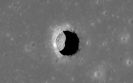 Các nhà khoa học lần đầu phát hiện hang động bí ẩn dưới bề mặt Mặt Trăng: Nơi trú ẩn mới cho con người là đây?