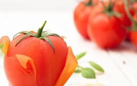 Cách lột vỏ quả cà chua nhanh chóng và không bị mất dinh dưỡng