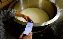 Chỉ có thể là Nhật Bản: Nhà máy sản xuất sake duy nhất ở Tokyo cho rượu "nghe nhạc", hứa hẹn công nghệ hiện đại chống tác động biến đổi khí hậu