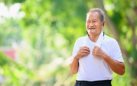 Sau 60 tuổi, dù nam hay nữ chăm làm 4 việc này sau khi ngủ dậy buổi sáng chứng tỏ sống thọ, thể lực sung mãn, kiểm soát đường huyết