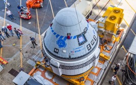 Tàu vũ trụ Boeing Starliner trở về trái đất mà không có người