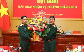 Bàn giao nhiệm vụ Tư lệnh Quân khu