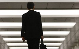 Vay thế chấp hơn 9 tỷ để mua nhà, cặp vợ chồng hối hận thừa nhận: "Cứ đến ngày trả nợ là tôi thấy nghẹt thở!"